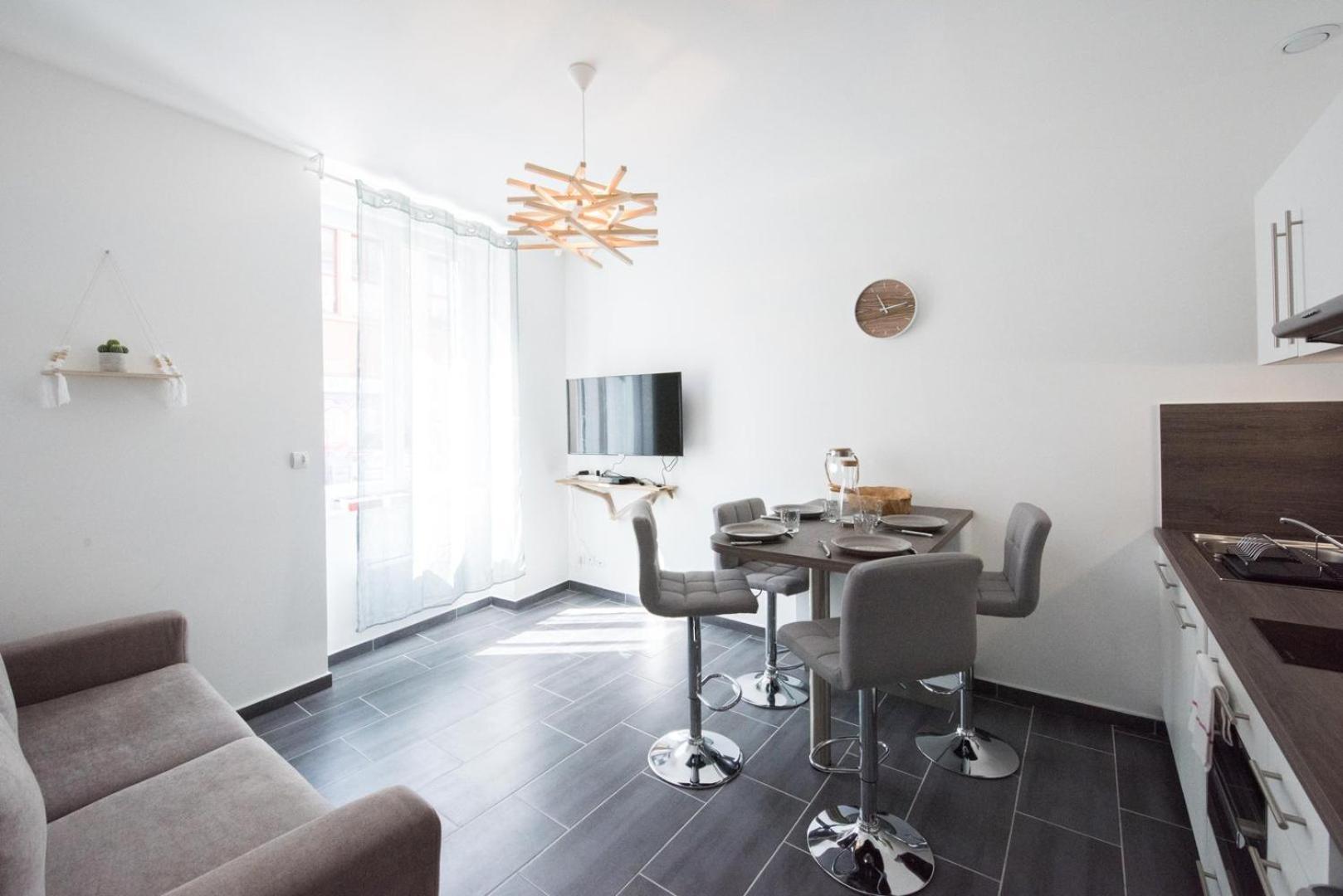 Appartamento Le Hirvi - cocon zen et épuré à 10min Vieux Lione Esterno foto